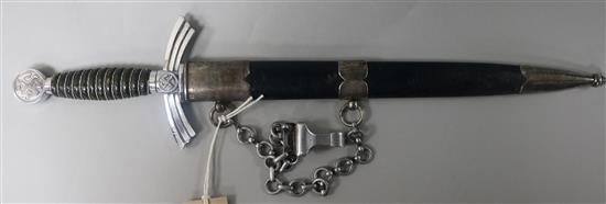 A World War II German Luftwaffe first pattern officers dagger, makers mark Paul Weysburgh, 19in.